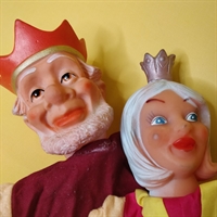 dronning og konge Mester Jakel dukker plastik med kroner  hånddukker